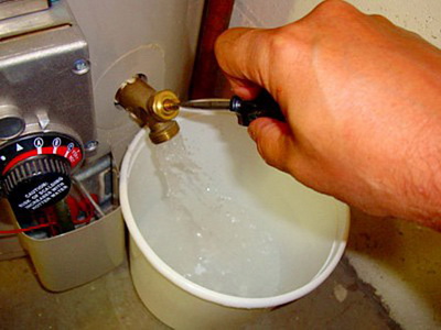 Как слить воду из водонагревателя