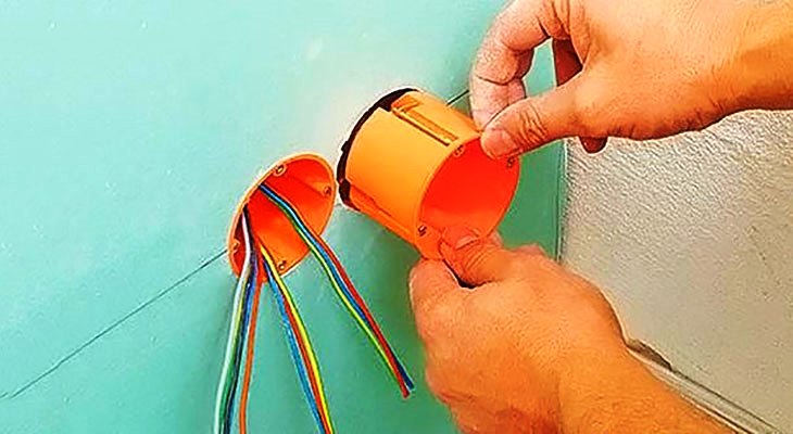 Как установить розетку